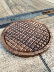 ที่รองแก้วไม้ที่ทำเสร็จแล้วตามธรรมชาติและแกะสลักด้วยมือเหมาะสำหรับตกแต่งบ้านห้องครัวหรือใช้เป็นของขวัญ - Product Image 3