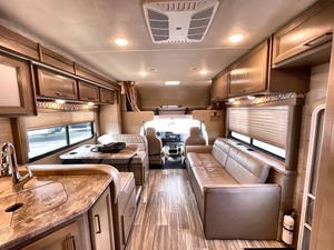 VENDEDOR VERIFICADO DE UN REMOLQUE USADO THOR FOUR WINDS 31EV DEL 2021 DISPONIBLE PARA LA VENTA - Product Image 2