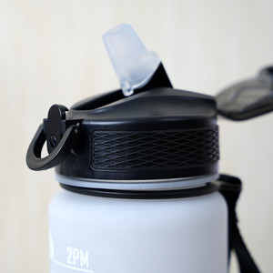 Borraccia Motivazionale da 32oz in Tritan Senza BPA, Antigoccia, per Sport, Palestra e Attività all'Aperto, con Indicatore Orario e Cinturino - Product Image 5