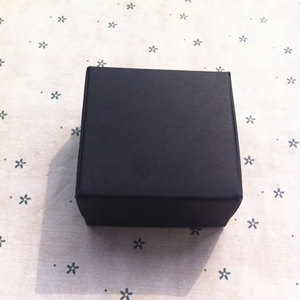 Boîte de papier kraft personnalisable en brun noir blanc avec avantage UV pour le stockage des aliments pour l'emballage de cadeaux d'avion de savon - Product Image 3