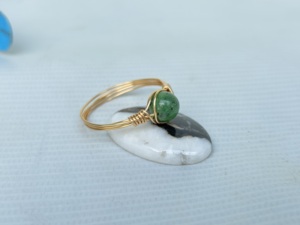Anillos de compromiso de Rodonita de piedra minimalista chapados en oro de 14K para mujer, regalos de aniversario de moda hechos a mano para bodas - Product Image 4