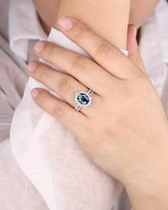 Anillo de Compromiso Ovalado con Alejandrita y Moissanita en Plata de Ley 925 / Oro Blanco de 14K y 18K – Anillo de Promesa Vintage para Boda - Product Image 1