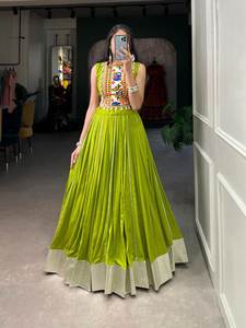 Élégant rayonne Lehenga avec 6M Flair et Gamthi Work Blouse Cowrie Lace Gota Patti Border Navratri Collection 2025 - Product Image 5