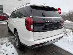 Ford Expedition Platinum 4WD SUV 2025, motor EcoBoost V6 de 3.5L que produce 400 caballos de fuerza y 480 lb-pie de torque - Product Image 4