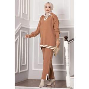 Conjunto de 2 piezas de punto Hijab detallado a rayas con cuello abotonado Camel - Product Image 1