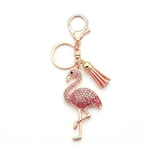 Porte-clés personnalisés modernes et tendance en forme d'oiseau flamant rose, ornés de strass, plaqués or, en zinc, émail souple, imprimés en sérigraphie - Product Image 1