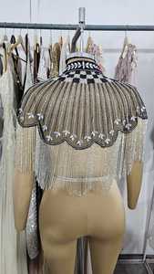 เสื้อคลุมเบอร์เลสก์ที่สวยงามพร้อมลูกปัดปักเลื่อมที่คอสำหรับการเฉลิมฉลองเทศกาลที่ทำจากวัสดุโลหะ - Product Image 6