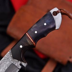 มีดดาบเหล็กดามัสกัส ใบมีดตายตัว แบบฟูลแทง สำหรับล่าสัตว์ ปอกหนัง ผลิตตามสั่ง (OEM) ใช้ในอุตสาหกรรม แคมป์ปิ้ง และกิจกรรมกลางแจ้ง ด้ามไม้ - Product Image 4