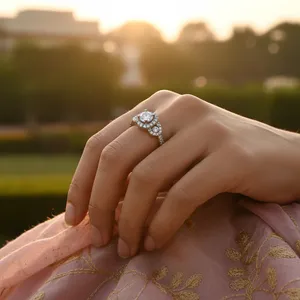 Anillo de Compromiso Romántico de Oro Sólido de 18K con Diamantes, Corte Brillante Redondo, Engaste Pavé, Joyería Fina para Mujer de la India (Rajasthan) - Product Image 3