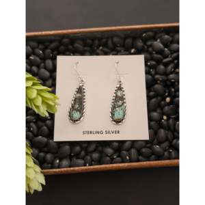 Pendientes Colgantes Hechos a Mano en Plata de Ley y Turquesa Negra Estilo Navajo con Forma de Gota de Agua - Product Image 1