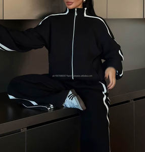 Conjunto Deportivo de Moda con Rayas y Cremallera Completa, Sudadera con Capucha y Pantalones de Chándal Oversize para Mujer con Logotipo Personalizado - Product Image 5