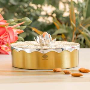 Boîte cadeau décorative en forme de lotus, plaquée argent, pour le salon ou la présentation de bijoux - Product Image 1