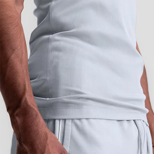 Conjunto de gimnasio sin mangas para hombre Camiseta sin mangas de secado rápido y Joggers Traje de entrenamiento ligero Ropa deportiva Servicios OEM y ODM - Product Image 5