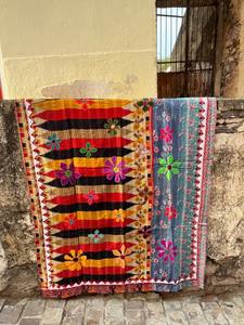 Edredón Reversible Kantha de Algodón Premium – Manta Hecha a Mano de Estilo Vintage para Camas Queen y King - Product Image 2
