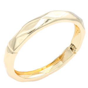 Bracciale Rigido Placcato Oro con Design Geometrico, Gioiello Unisex per Uso Quotidiano - Product Image 3