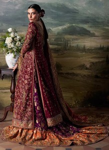 Ensemble de mariée brodé Lehenga Choli à manches longues, col festonné, longueur ras du sol, coupe trapèze, traîne brodée, perles et Zardozi pour mariage - Product Image 4