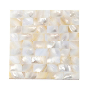 Sous-verre classique en nacre incrustée, fabriqué à la main avec soin, écologique et durable, fabriqué en Inde par des artisans indiens pour des articles de cuisine intemporels - Product Image 1