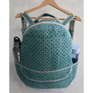 Sac à dos mini matelassé en coton style bohème, imprimé floral indien fait main, léger, avec fermeture éclair, idéal pour la plage, l'école et les voyages - Product Image 1