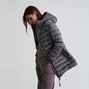 Manteaux d'hiver matelassés élégants et légers en toile unie respirante pour femmes, coupe ajustée, confortables et décontractés - Product Image 4