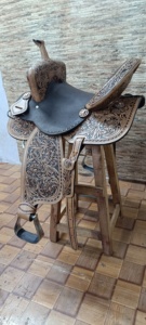 Selle de Cheval Western Anglaise de Course en Cuir Véritable Haut de Gamme, Faite à la Main, Confortable et Durable, avec Détails en Bois et Plastique – Vente en Gros - Product Image 5