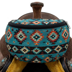 Sac de randonnée équestre en polyester léger et portable avec motifs imprimés contemporains, idéal pour le voyage et l'équitation - Product Image 1