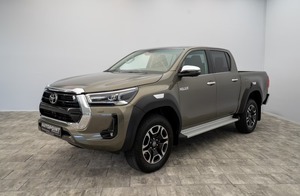 Toyota Hilux Pickup, 1-25000 Millas, 4 Asientos, Automática, Diésel, Neumáticos R16, Volante a la Izquierda, Faros Halógenos, Asientos Oscuros - Product Image 5