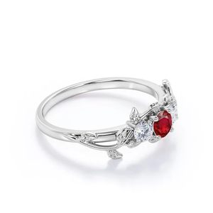 Anillo de Tres Piedras de Plata de Ley 925 con Rubí y Circonita Creados en Laboratorio de 0.7 Quilates, Certificados en Oro Blanco Clásico, para Bodas y Fiestas - Product Image 4