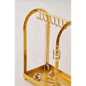 Porte-bijoux de style cabane avec un design unique parfait pour afficher des colliers, des bracelets et des boucles d'oreilles pour la décoration intérieure et le magasin - Product Image 5