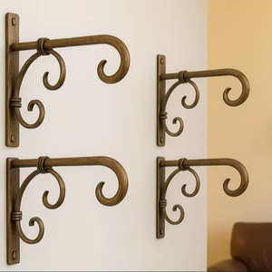 Lanternes en bois rustique et fer noir - Product Image 1
