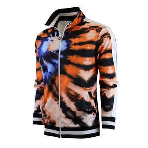 Chaquetas de caparazón blando de calidad premium unisex, transpirable, a prueba de viento, cierre de cremallera, diseño personalizado, sublimación, estampado a rayas para exteriores - Product Image 1