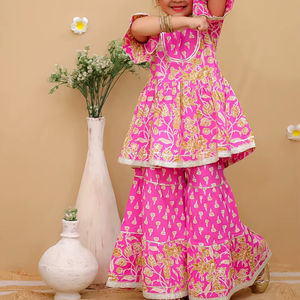 Vêtements traditionnels élégants et confortables pour enfants filles de 1 à 12 ans Ensemble Sharara de créateur pour les fêtes Occasions festives extensibles - Product Image 1