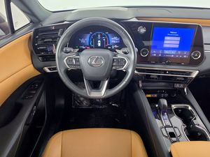 Magnifique SUV d'occasion <span class=keywords><strong>Lexus</strong></span> <span class=keywords><strong>RX</strong></span> <span class=keywords><strong>350</strong></span> FWD 2025-2026 blanc avec intérieur cuir foncé, toit ouvrant – Meilleur <span class=keywords><strong>prix</strong></span>, qualité supérieure - Product Image 5