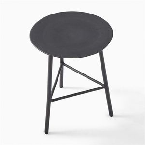 Table d'appoint moderne en métal noir avec plateau rond élégant et base trépied robuste pour une décoration intérieure contemporaine haut de gamme - Product Image 1