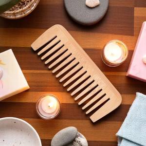 Peigne démêlant en bois de bambou écologique pour le soin des cheveux avec manche en bois personnalisable - Product Image 1