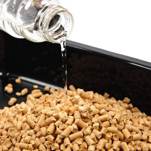 Pellets de madera empaquetados de 15kg, biomasa de 6mm de diámetro de fábrica de Alemania para sistemas de calefacción, aserrín, astillas de leña - Product Image 2