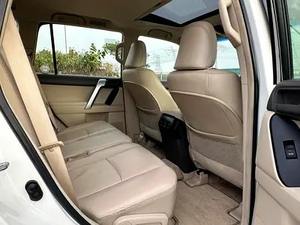 Toyota Prado VXR 2019 de Alta Demanda, Equipamiento Completo con Techo Panorámico, Transmisión Automática V6 - Product Image 4