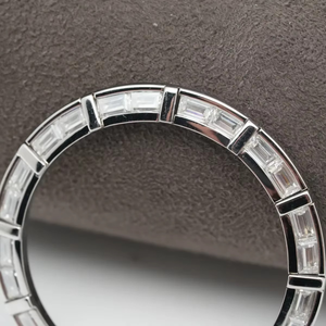 ขอบนาฬิกาข้อมือสแตนเลสสตีลทำมือสุดหรู ปรับแต่งได้ ดีไซน์เพชร ประดับด้วยหินบาแกตต์สีเขียวใส สไตล์ฮิปฮอป ให้ความรู้สึกหรูหรา - Product Image 3