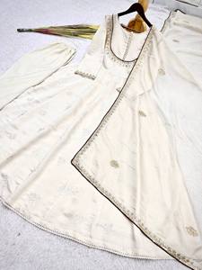 Hermoso diseño de Anarkali con bordado de lentejuelas, Salwar Kameez para mujer, vestido étnico indio pakistaní, vestido abaya de Pakistán. - Product Image 3