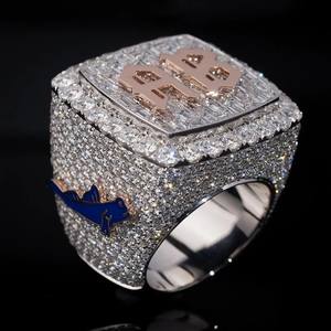 Anillo de Hip Hop personalizable Letra original Oro de 14 quilates con oro helado Oro blanco Campeonato Moissanite Diamante Anillos de moda Hombres - Product Image 1