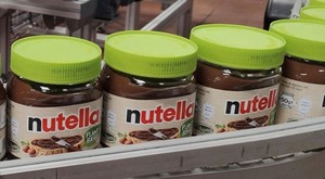 Crema de Chocolate a Base de Plantas Nutella, Fórmula Vegana con Consistencia Cremosa y Sabor a Cacao y Nueces - Product Image 5