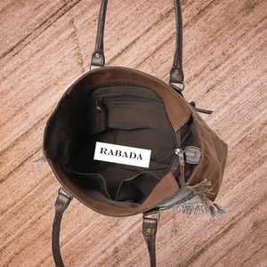 Los últimos bolsos de mano Western Weekender para mujer, cuero de vaca hecho de Parte delantera azética con parches con lona reciclada con asas de cuero - Product Image 3