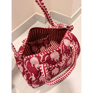 Sac de voyage matelassé en coton indien XL, sac de sport et de fitness, fermeture éclair, doublure en polyester, design pliable, imprimé - Product Image 1