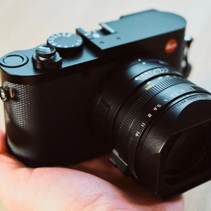 Mejor Oferta Premium Cámara Digital Compacta Q3 de 60MP - Summilux 28mm, 100% Original Sellada de Fábrica con 1 Año de Garantía - Product Image 1