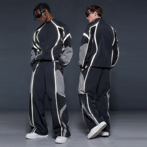 Set Personalizzato OEM ODM con Logo Riflettente, Giacca Antivento Leggera e Pantaloni da Corsa Notturna per Uomo - Product Image 1