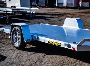 รถพ่วงพื้นเรียบแบบใหม่ ขนาด 40 ฟุต โครงสร้างเหล็กแข็งแรง 3 เพลา รับน้ำหนัก 2-3 ตัน สำหรับขนส่งสินค้าและอุปกรณ์ - Product Image 2