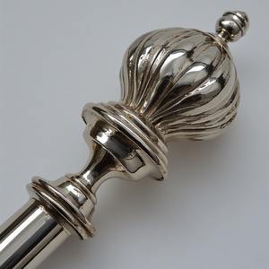 Poteau de rideau simple Aura Vintage fabriqué avec des embouts détaillés reflétant la beauté artistique et la durabilité pour l'élégance - Product Image 5