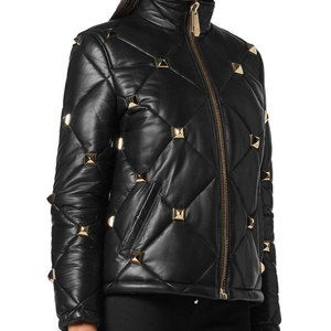 Blouson matelassé en cuir noir pour femmes, nouveau design élégant avec clous et diamants, veste chaude pour femmes, tendance de la mode - Product Image 4