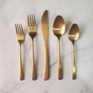 Juego de 5 cubiertos de acero inoxidable, cuchara, tenedor, cuchillo Ideal para utensilios de cocina, mesa, hogar, cubiertos con acabado chapado en oro - Product Image 1