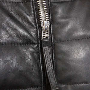 Veste en cuir matelassée élégante et décontractée de qualité supérieure pour femmes, nouveau design tendance avec logo personnalisé, faible MOQ, saison hivernale - Product Image 6