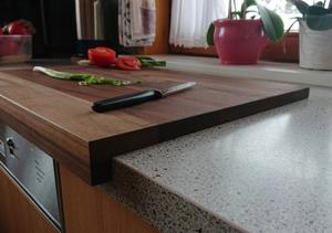 Planche à découper rectangulaire en bois d'acacia de qualité supérieure, très vendue, avec rainures profondes pour le jus, lavable au lave-vaisselle et épaisseur personnalisable - Product Image 4